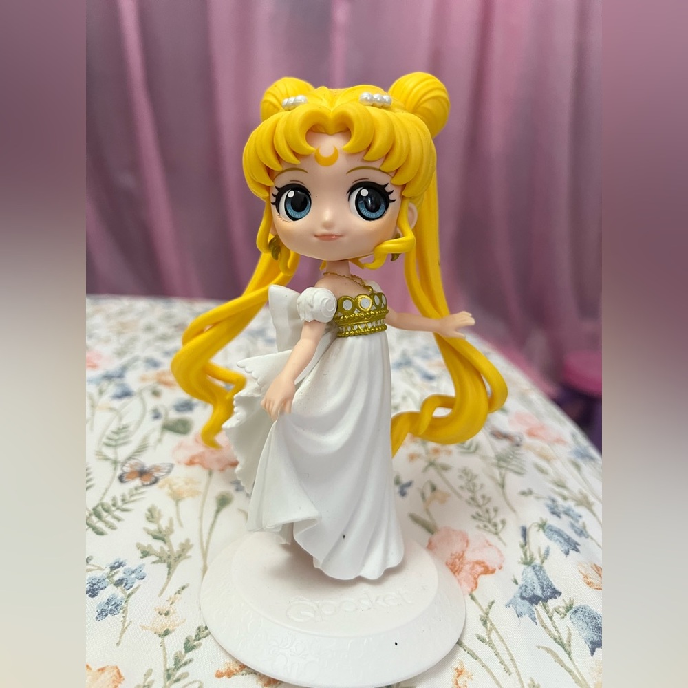 Banpresto Pretty Guardian Sailor Moon Princess Serenity Q Posket Figure